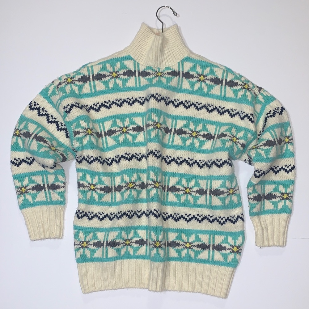 American Eagle Patterned Cream and Green Women's Sweater